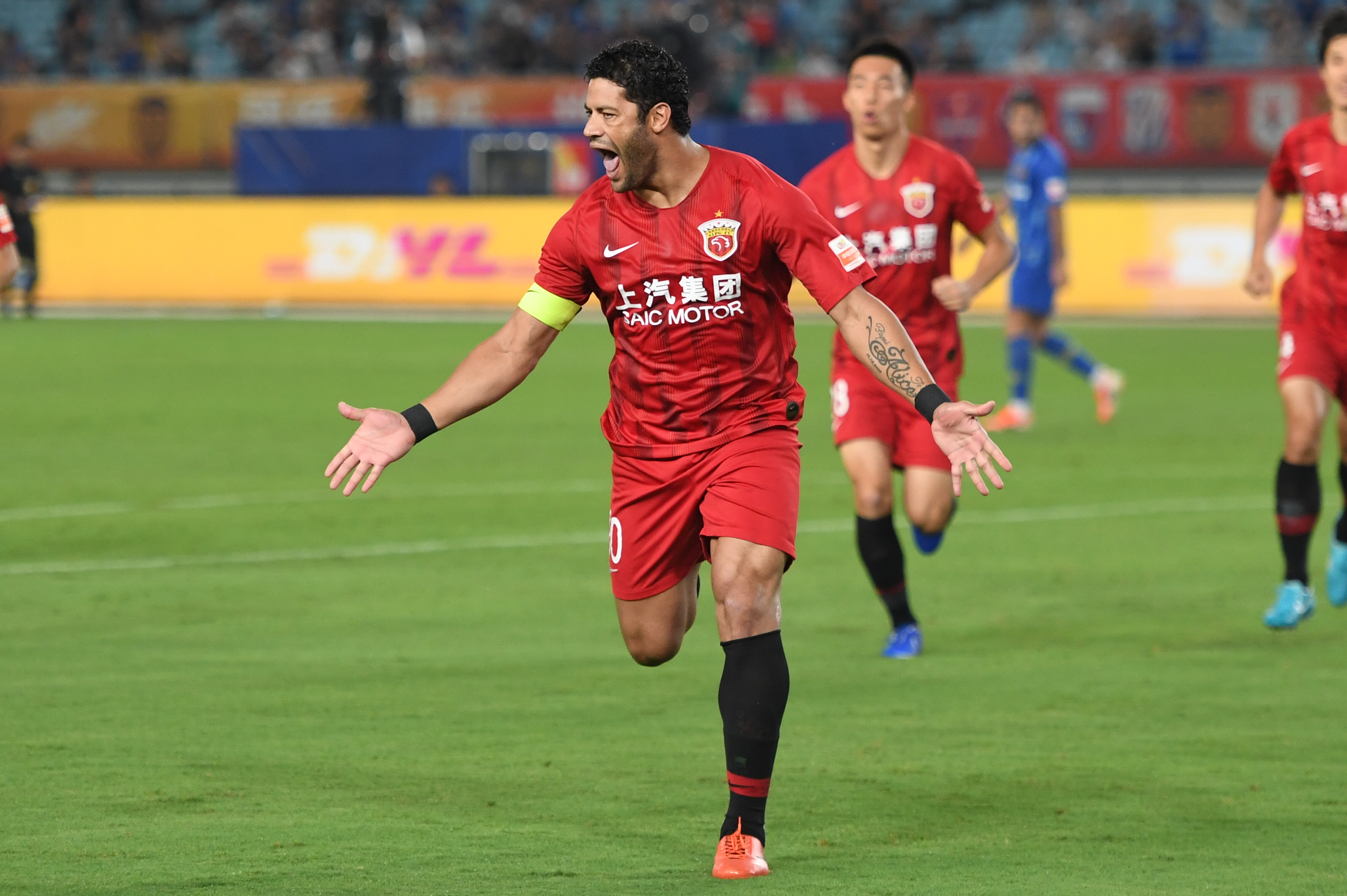 迪乌夫：齐沃经常和我交流帮我提高，高兴自己的机会越来越多（迪乌夫：齐沃常与我沟通助我提升，我很开心自己的机会越来越多）