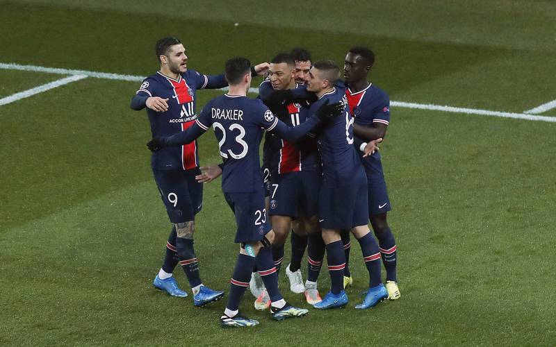 里程碑，海港中场徐新已为中国俱乐部出战200场比赛（徐新达成里程碑：代表中国俱乐部出战满200场）