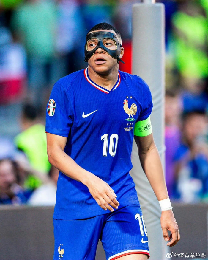 禁区内头球补射破门，毕津浩收获大连英博生涯首球（毕津浩禁区头槌补射破门，斩获大连英博处子球）