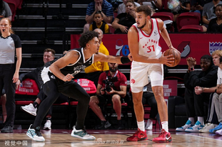 拜仁连续20场德甲进球超过2球，追平13／14赛季瓜帅的纪录（拜仁德甲连续20场至少攻入3球，追平13／14赛季瓜帅纪录）