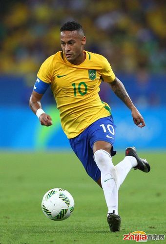 官方：明夏世界杯上下半场中段有强制补水时间，每次3分钟（官方宣布：明夏世界杯每半场中段设3分钟强制补水暂停）