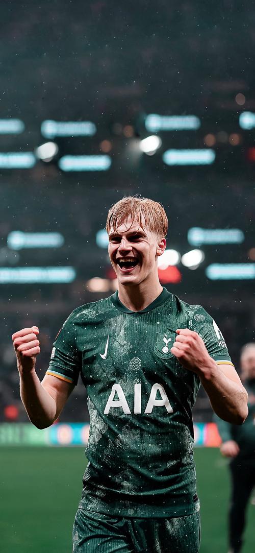 瑞典青年足球主管指责哥本哈根足球俱乐部挖走八岁球员（瑞典青训负责人指控哥本哈根俱乐部挖走一名8岁球员）