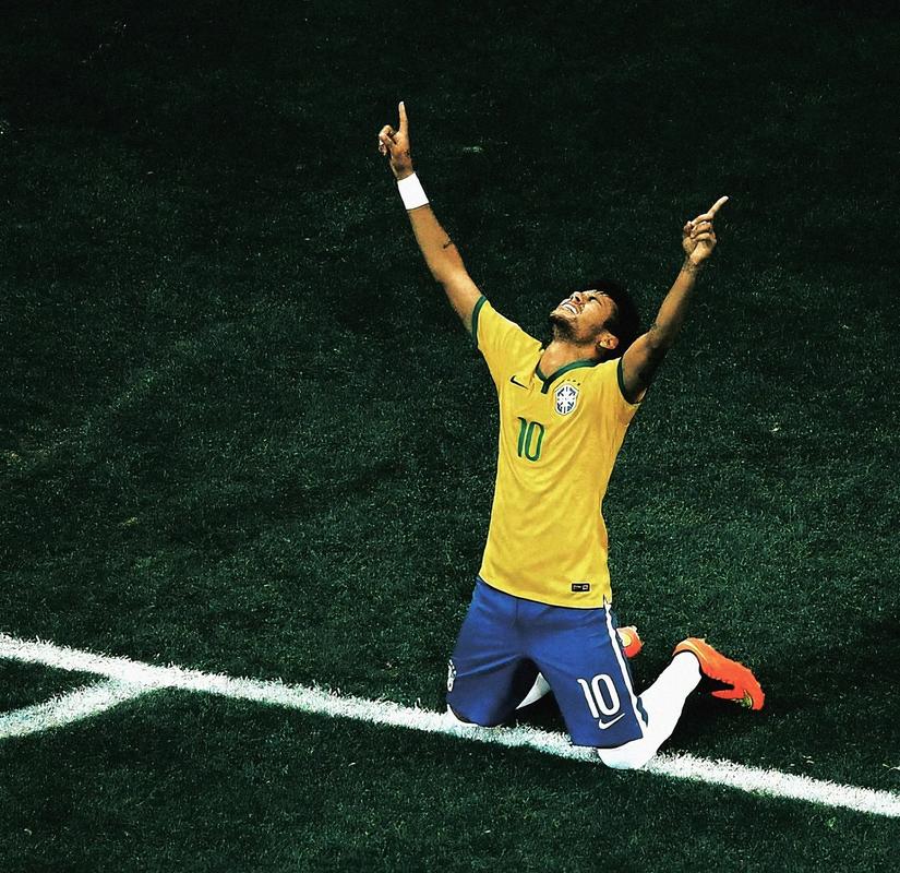 欧冠联赛战术分析：曼联攻防策略（欧冠战术解读：曼联攻守之道）