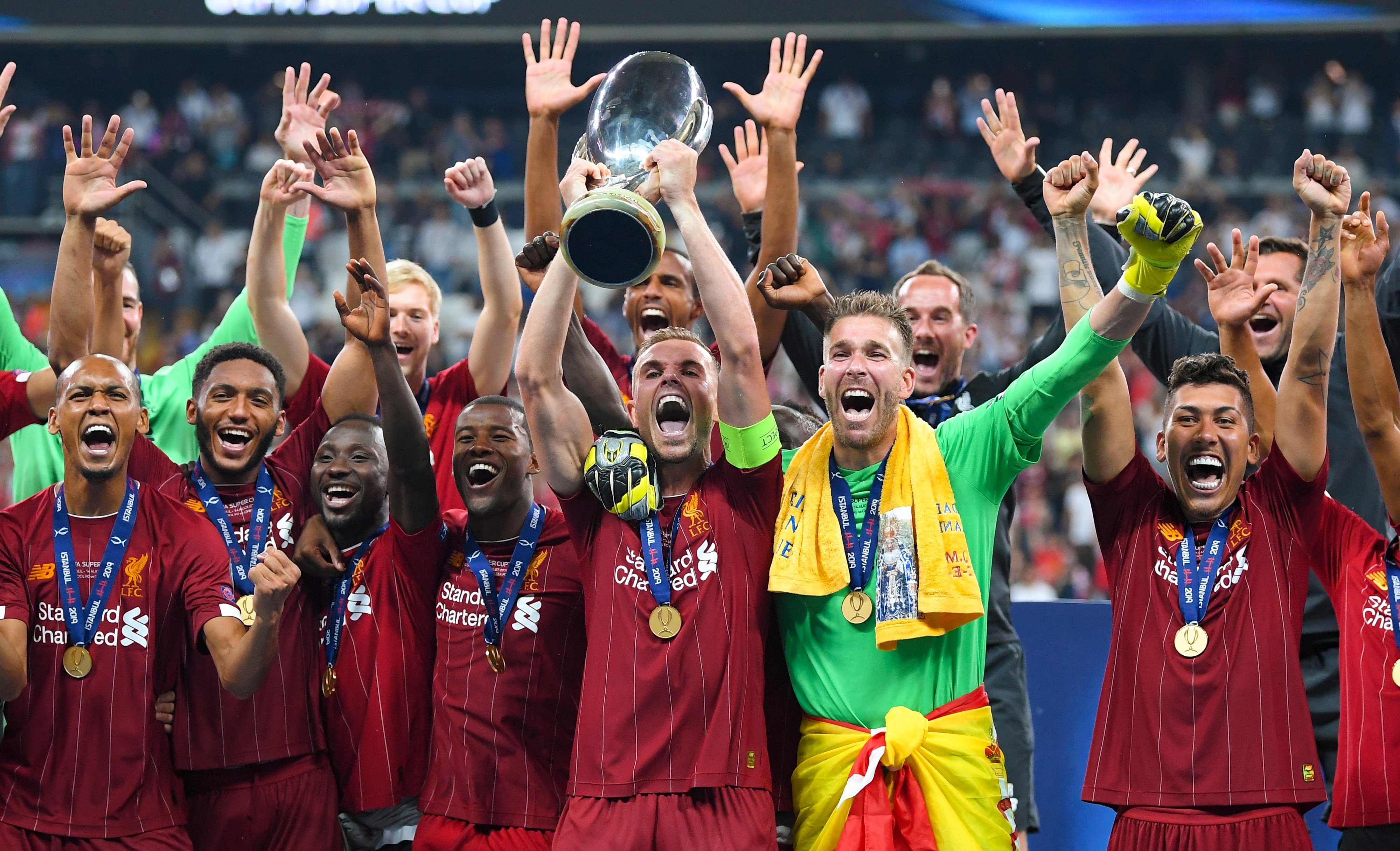 青岛记者：邵佳一大哥式的执教风格很适合当下中国足球的环境（青岛记者：邵佳一“大哥”式执教契合当前中国足坛环境）